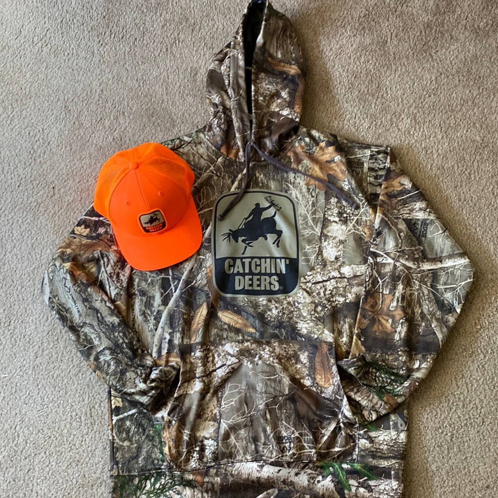 Real Tree Catchin’ deers Hoodie and trucker hat